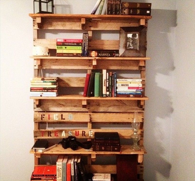 beautiful-bookshelf-made-from-wooden-pallets