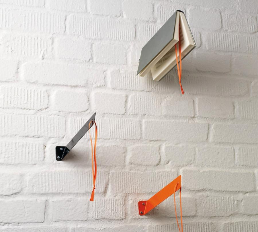 wall-mounted-bookmark-0