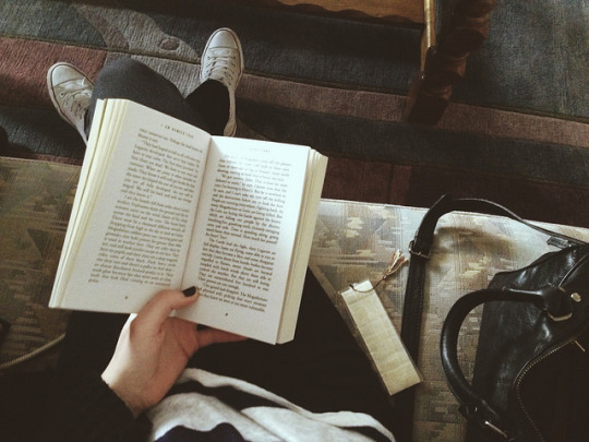 book-girl-love-photo-favim-com-3010594