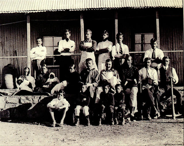 mahatma20gandhi20and20residents20of20tolstoy20farm-preview