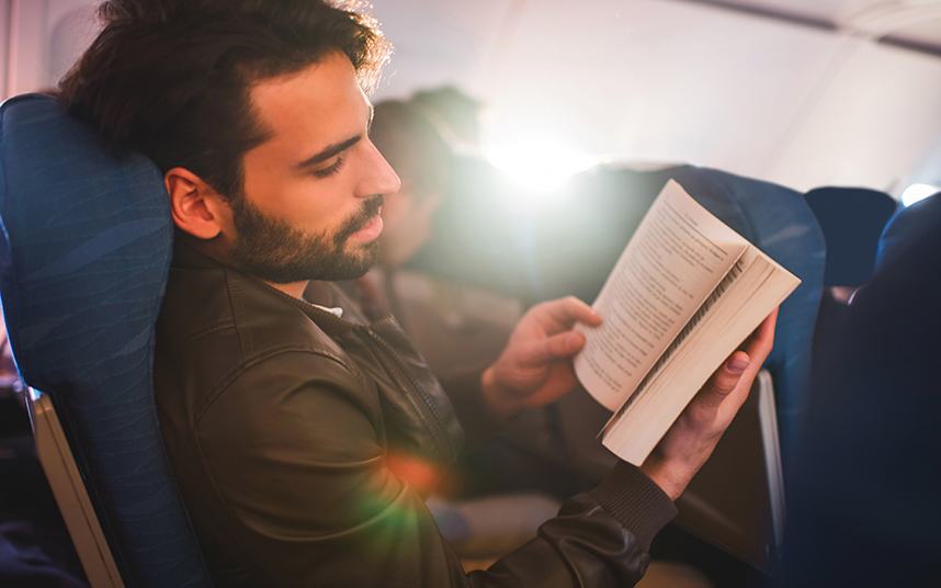 man_reading_on_pla_3443719k