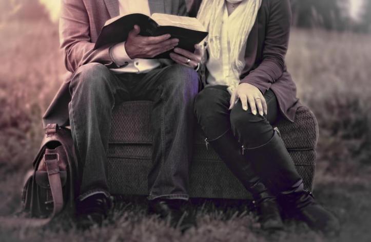 couple-in-love-reading-outdoors-washed-out-effect