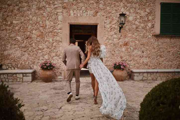 __opt__aboutcom__coeus__resources__content_migration__brides__public__brides-services__production__2019__07__01__5d1a3628d7a9ea0009d036a0_sarah-and-stephen-wedding_19-b516d15e3c264c489cd61aab5a4061f7