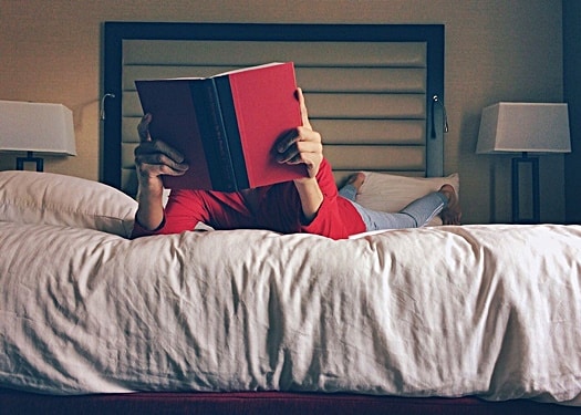 is-reading-before-bed-a-good-idea